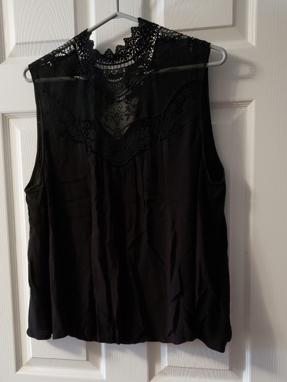 Divided Black Lace Yoke Sleeveless Tank